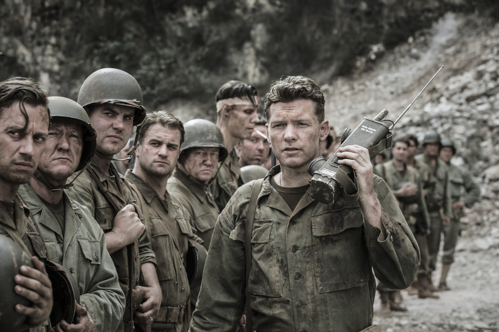 sam-worthington-in-hacksaw-ridge-2016.jpg